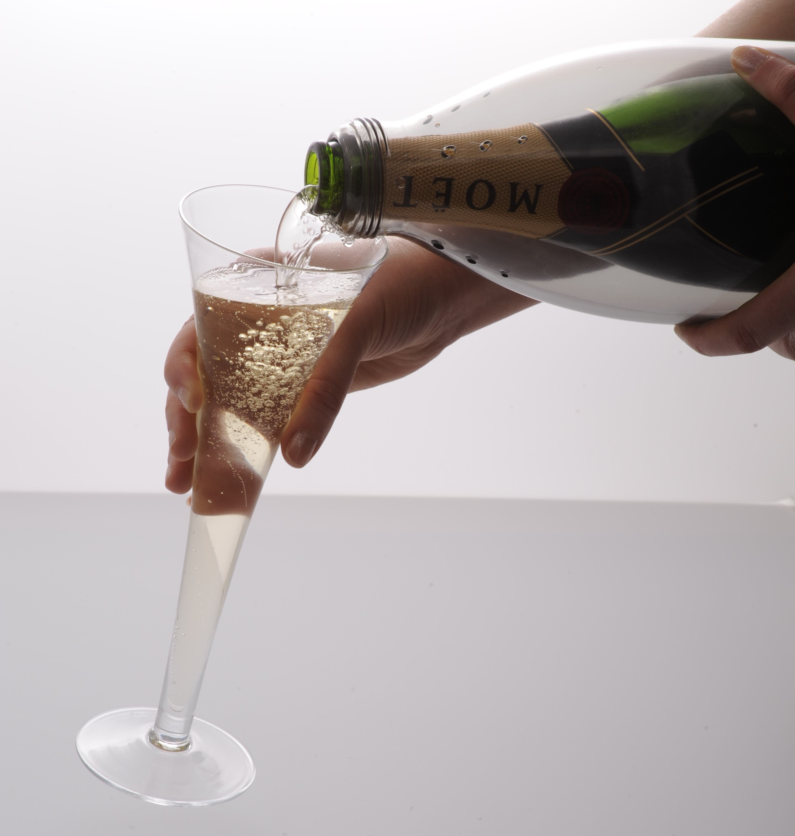 The Science of Carbon Dioxide in Champagne